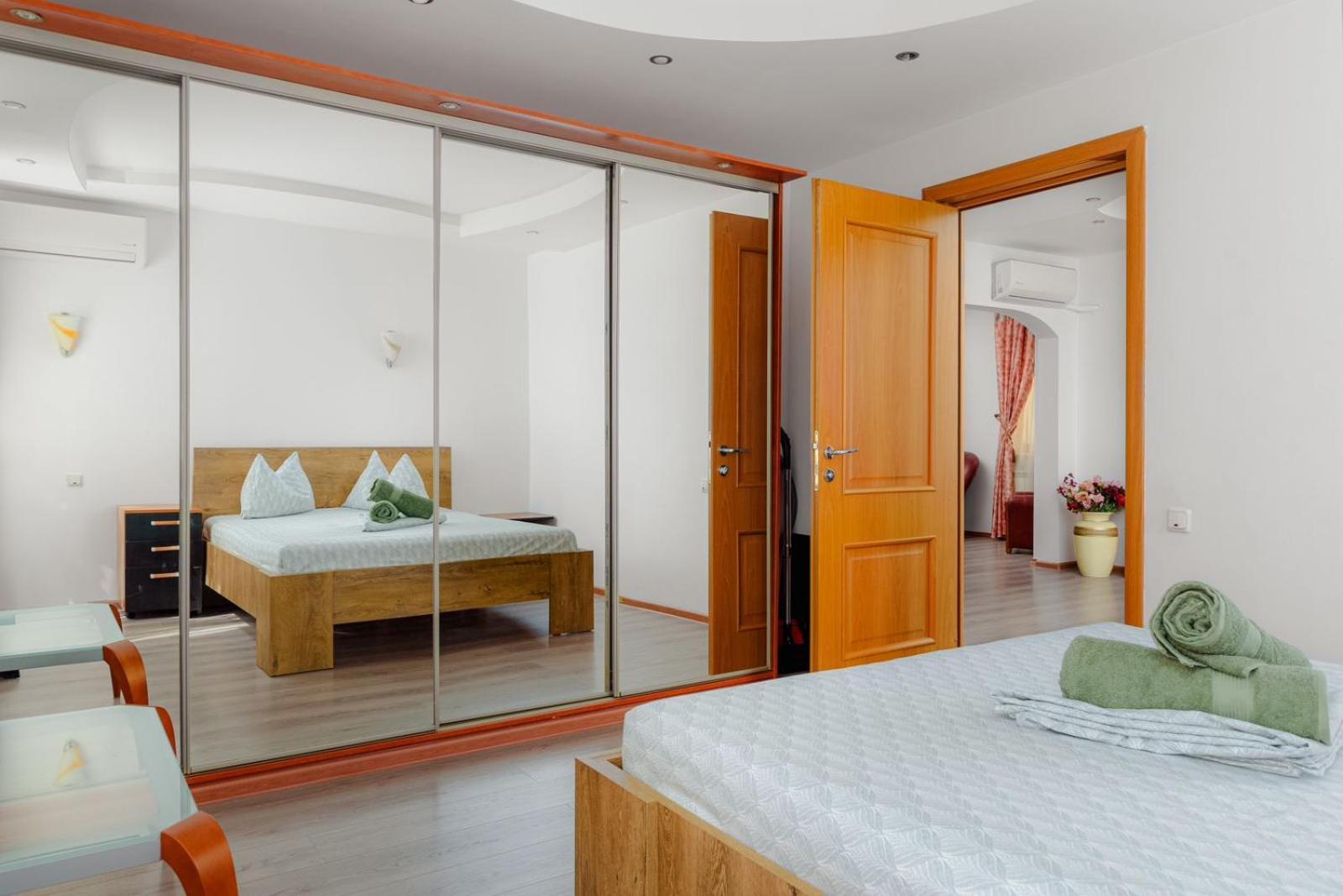 Heart Of Downtown 3 Rooms Apartment Self Check In Bucureşti Eksteriør bilde