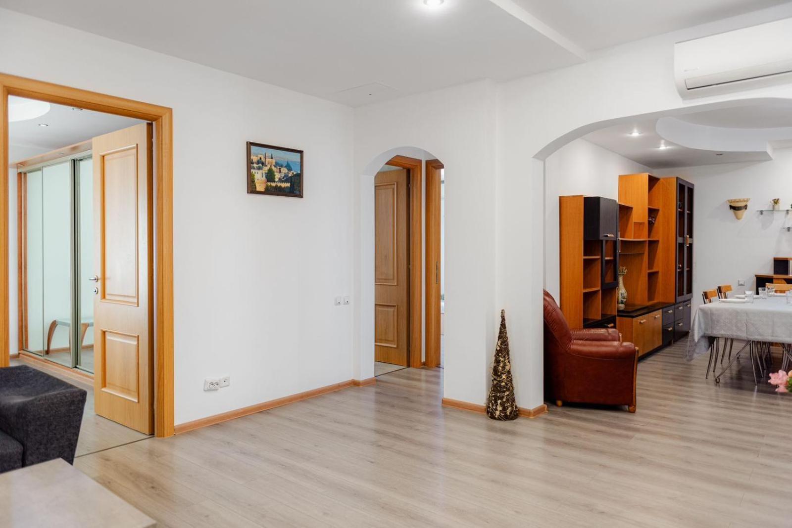 Heart Of Downtown 3 Rooms Apartment Self Check In Bucureşti Eksteriør bilde