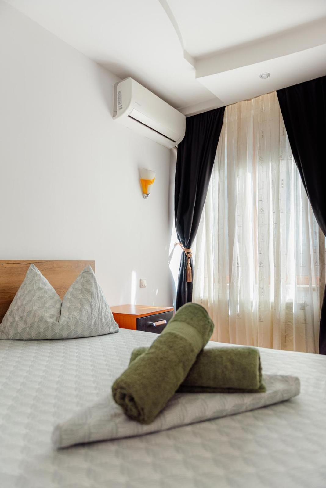 Heart Of Downtown 3 Rooms Apartment Self Check In Bucureşti Eksteriør bilde